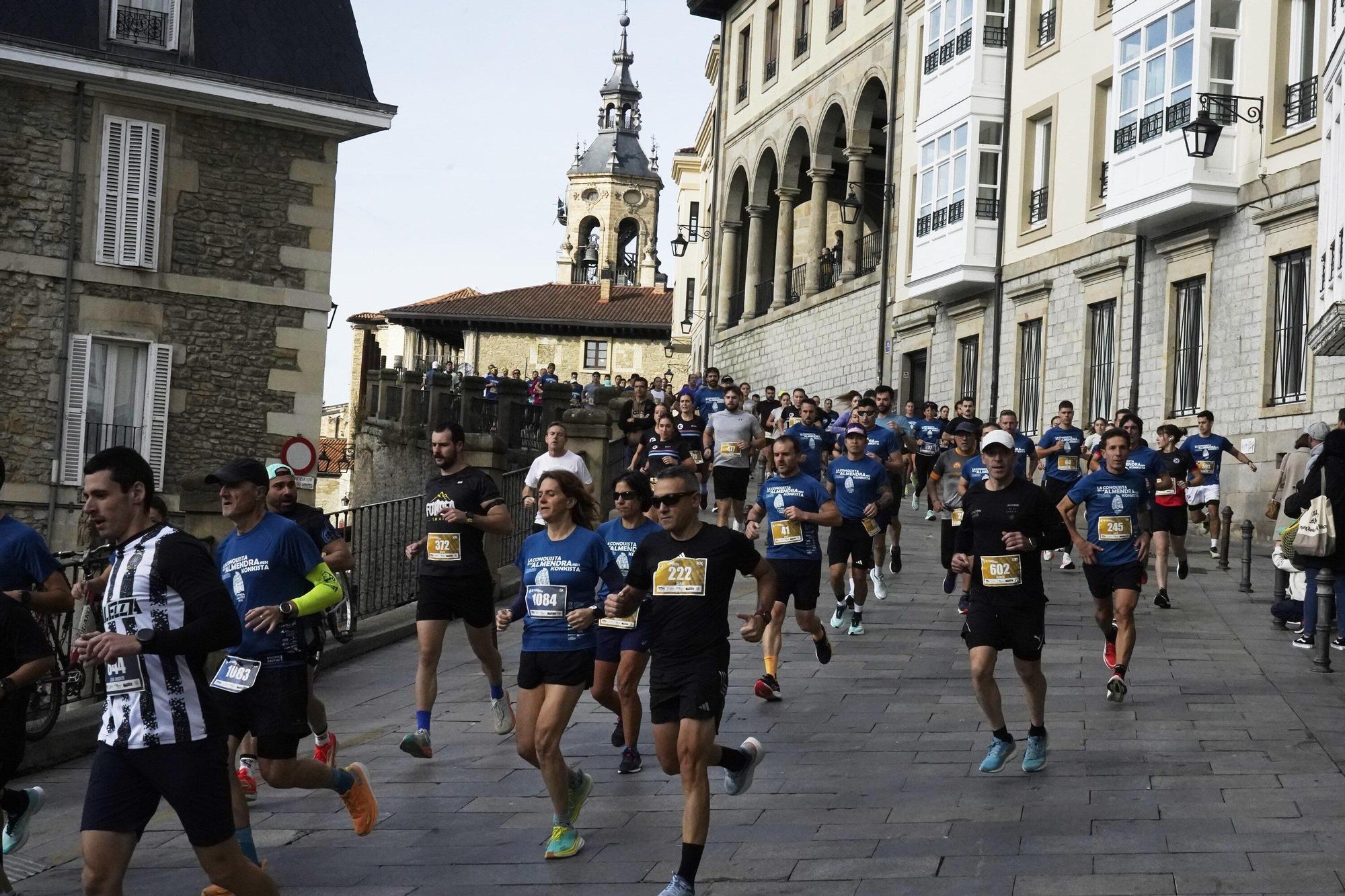 En imágenes: Miles de personas conquistan la Almendra de Gasteiz