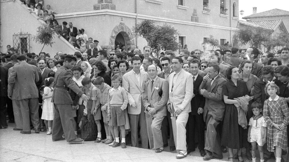 Año 1954, entrega de llaves de una de las primeras fases