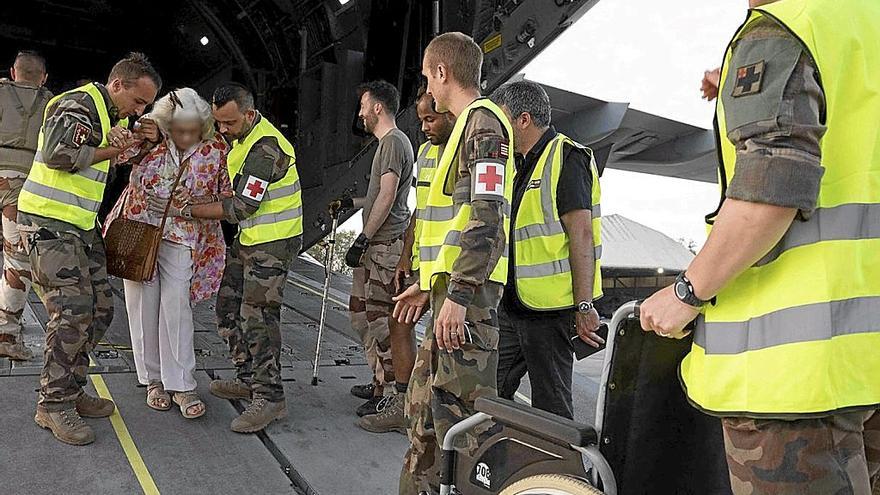 Los bombardeos y choques vuelven a Sudán entre más evacuaciones