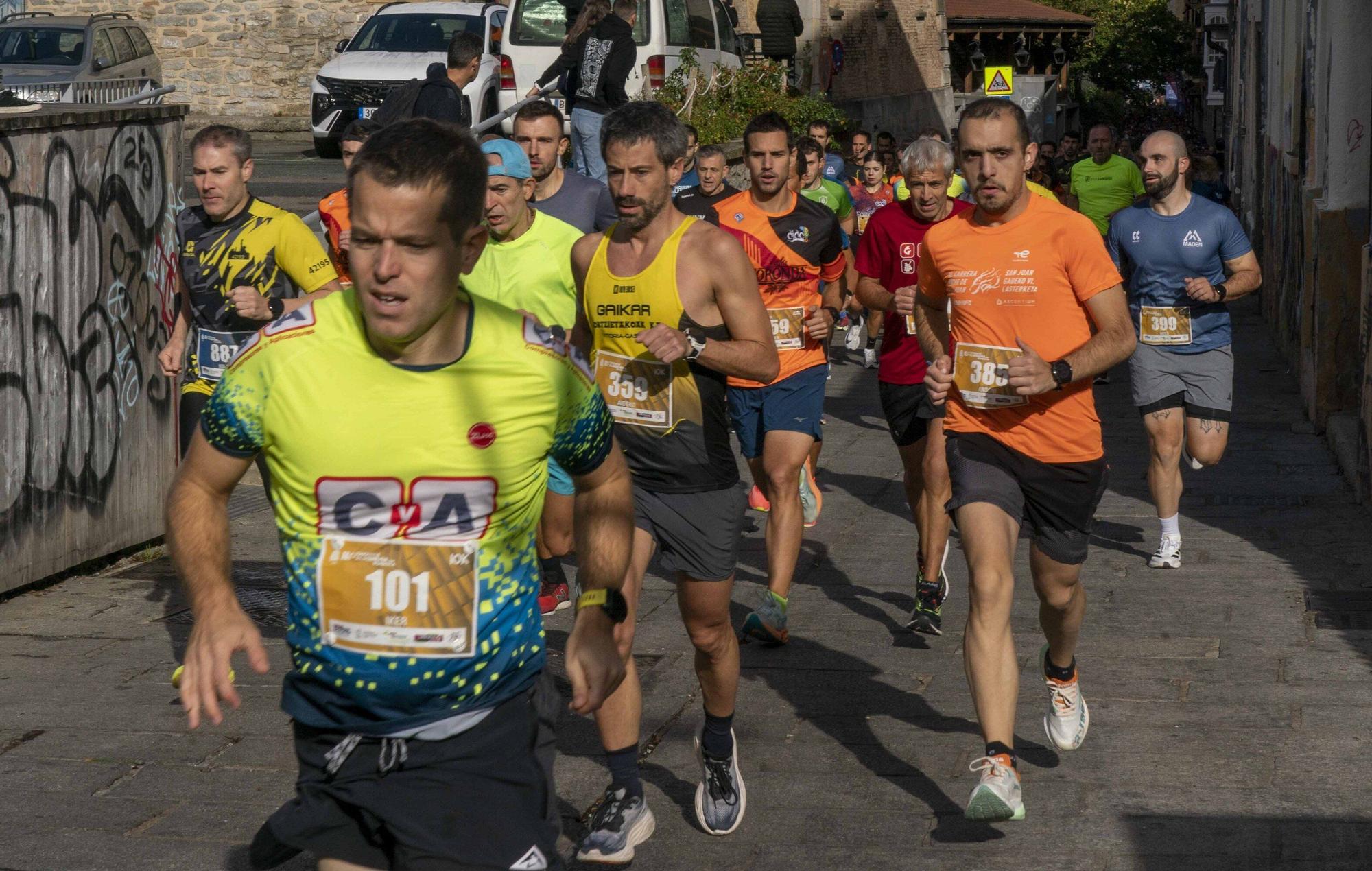 En imágenes: Un millar de corredores atraviesan la almendra