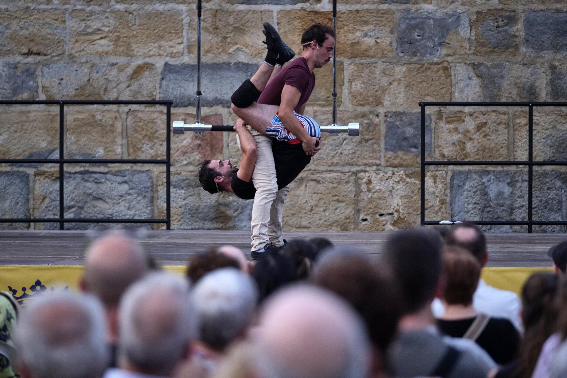 Fotos del espectáculo de circo y acrobacias de la compañía Cia Seon