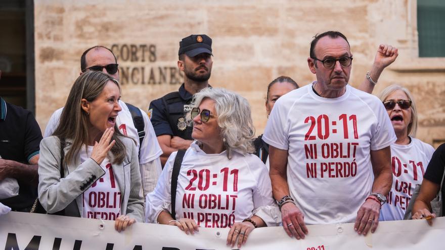 La oposición enmienda en Les Corts Valencianes el dictamen de la dana por "ilegal y falso"