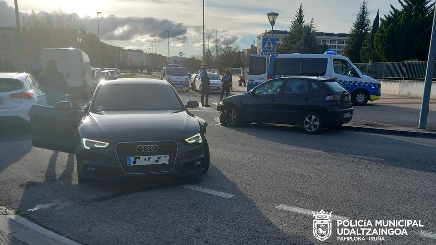 Provoca una colisión contra otro turismo en Pamplona y da positivo en la prueba de alcoholemia