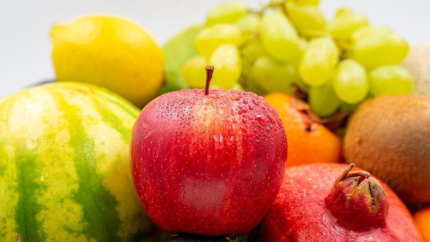 Consultorio nutrición | ¿Hay que restringir el consumo de fruta a favor de la carne, lácteos y huevos?
