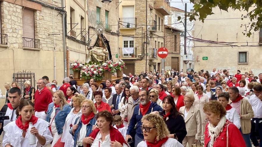 La lluvia desaparece y la procesión cierra las fiestas de las Angustias en Lodosa