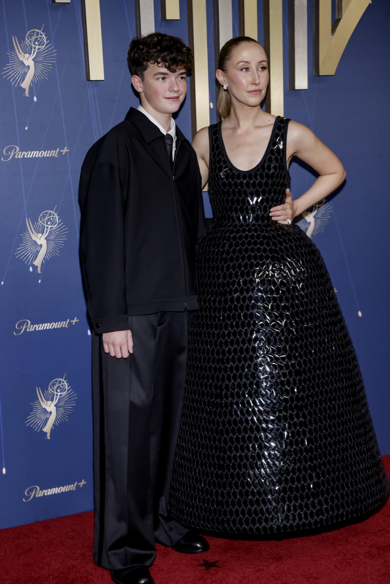 Alta costura y mensajes políticos: Jenna Ortega y Javier Bardem, protagonistas de la alfombra roja de los Emmy 2025