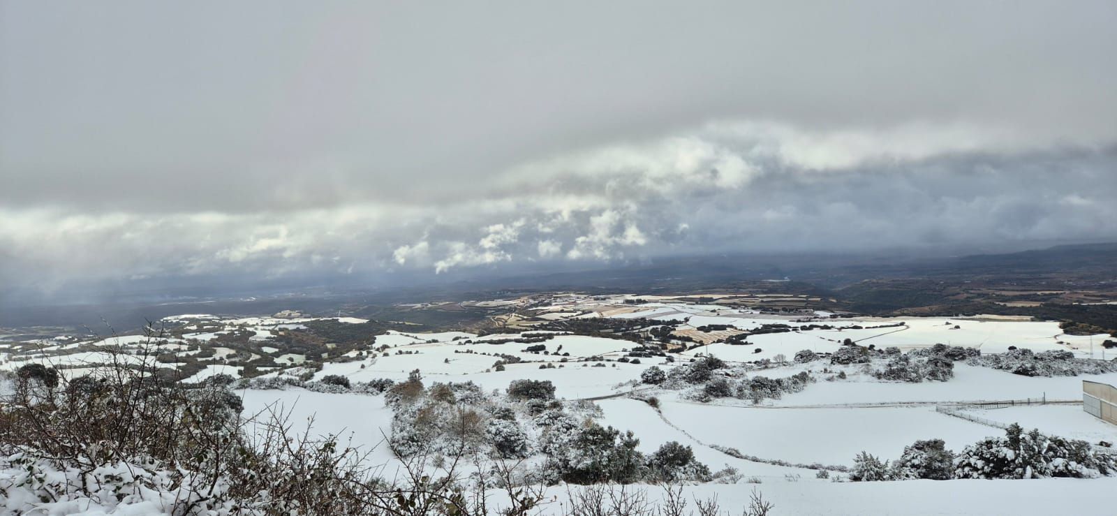 La nieve regala una preciosa estampa en Bernedo
