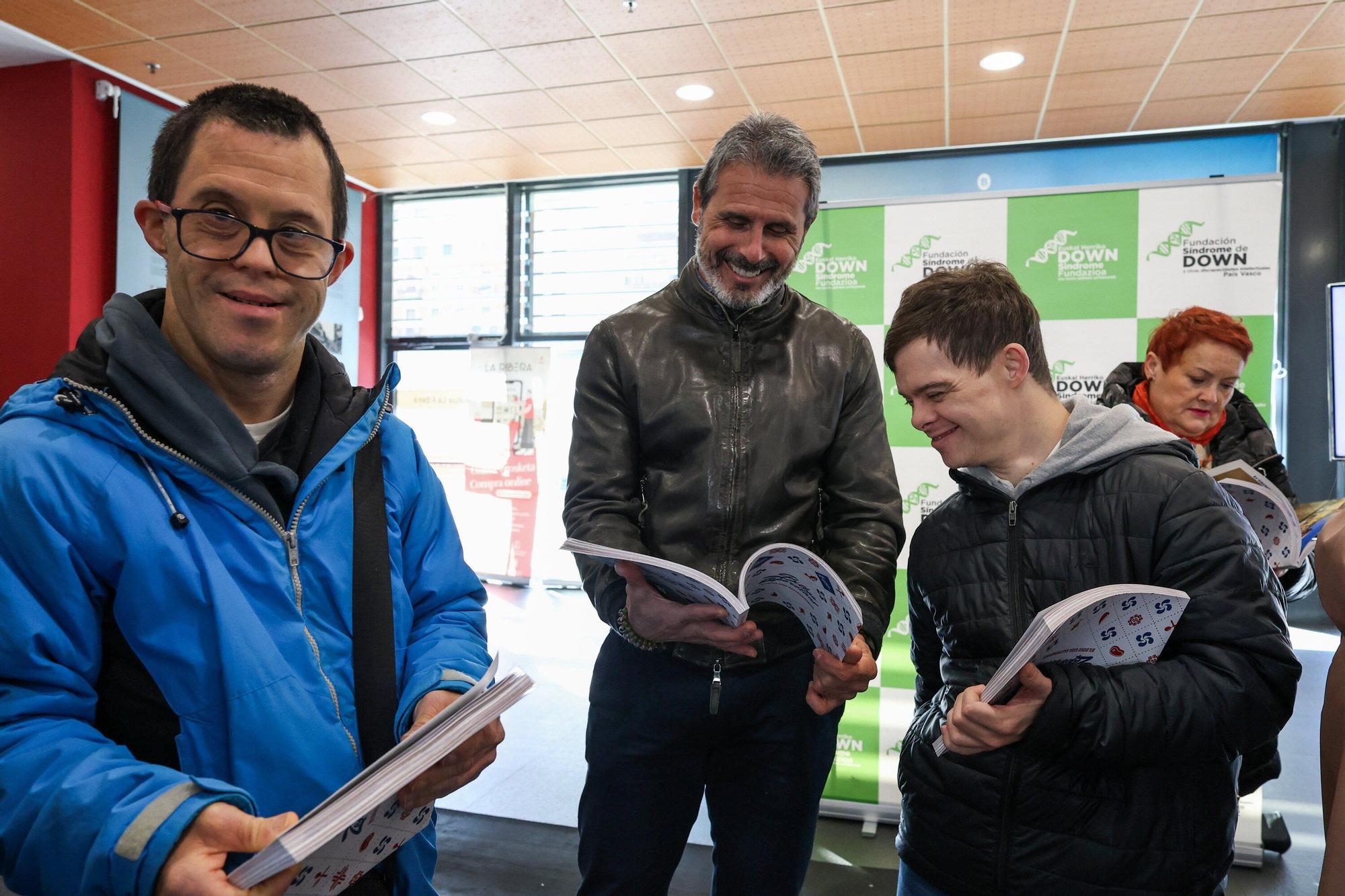 En imágenes: La Fundación Síndrome de Down presenta la guía gastronómica 'Bilbao Zaporetan'