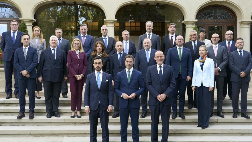 Pradales pide a los embajadores europeos nuevas capacidades para Euskadi y que el euskera sea oficial