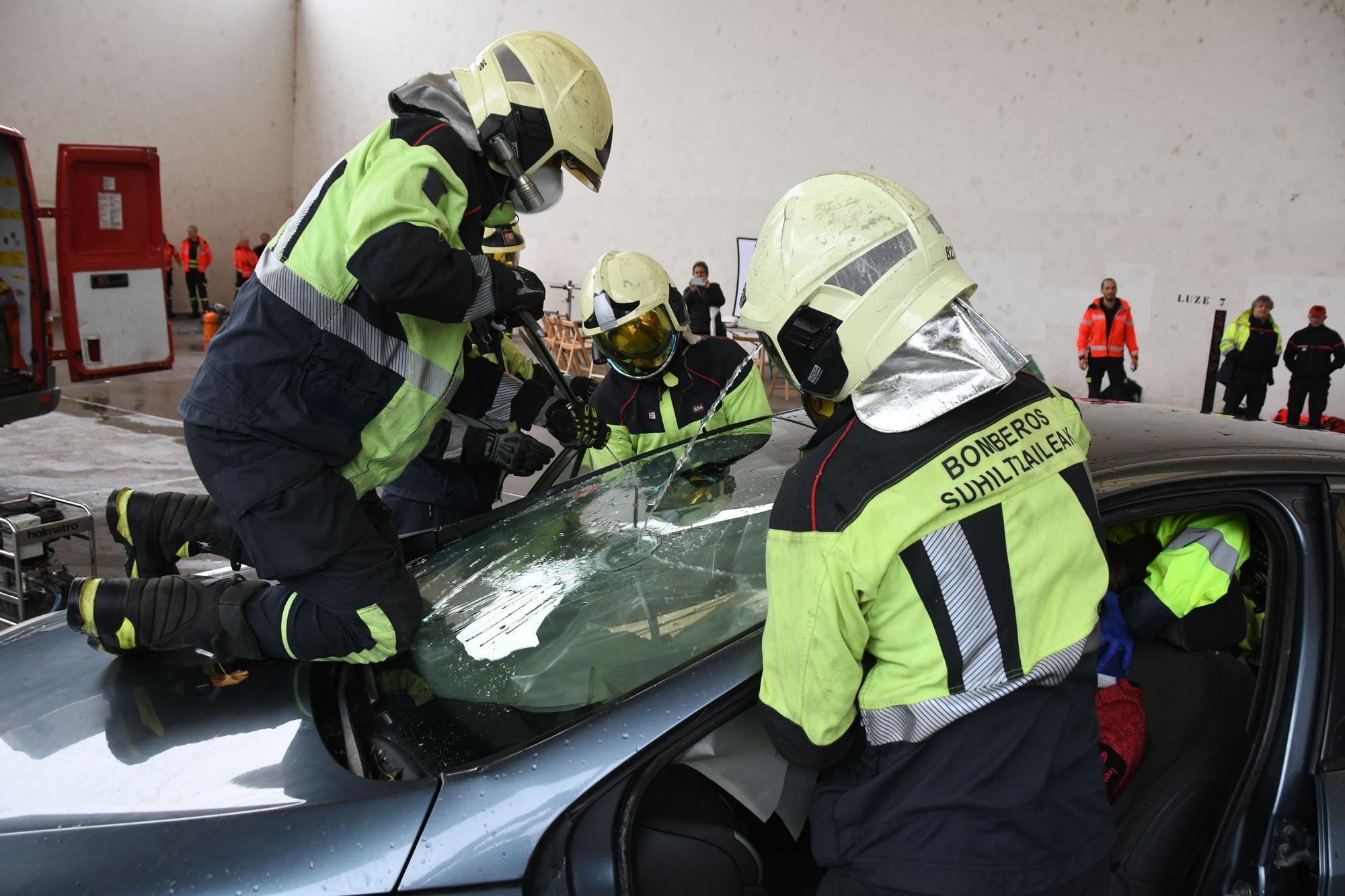 Las sirenas rompen el silencio de Elizondo