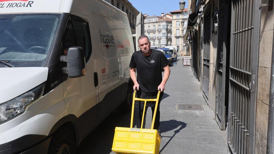 En imágenes: Los hosteleros de Vitoria se preparan para La Blanca