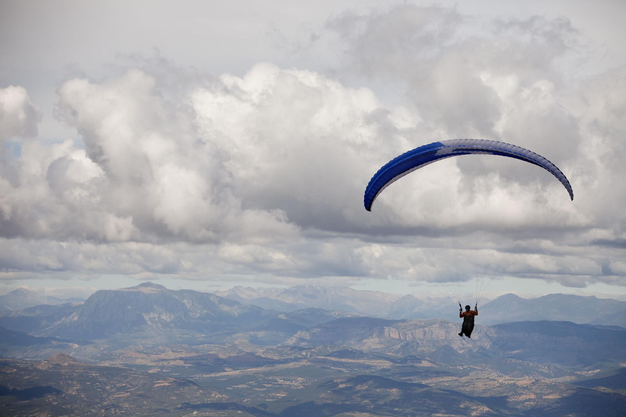 Parapente en la Val d&#039;Ager. La Noguera.