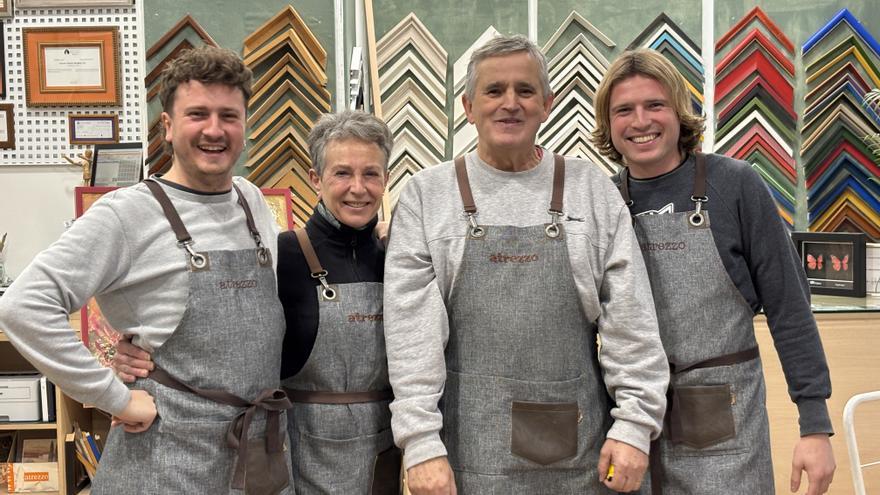 La tienda Atrezzo de Irun asegura su continuidad gracias al relevo generacional