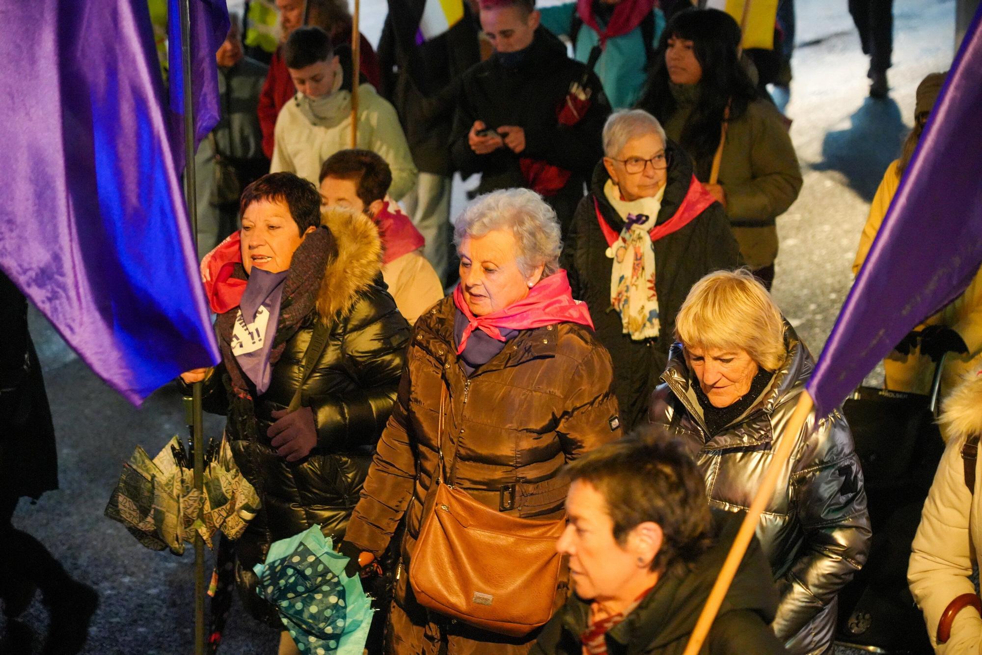 En imágenes: El Movimiento Feminista de Euskal Herria marcha por Vitoria el 25N