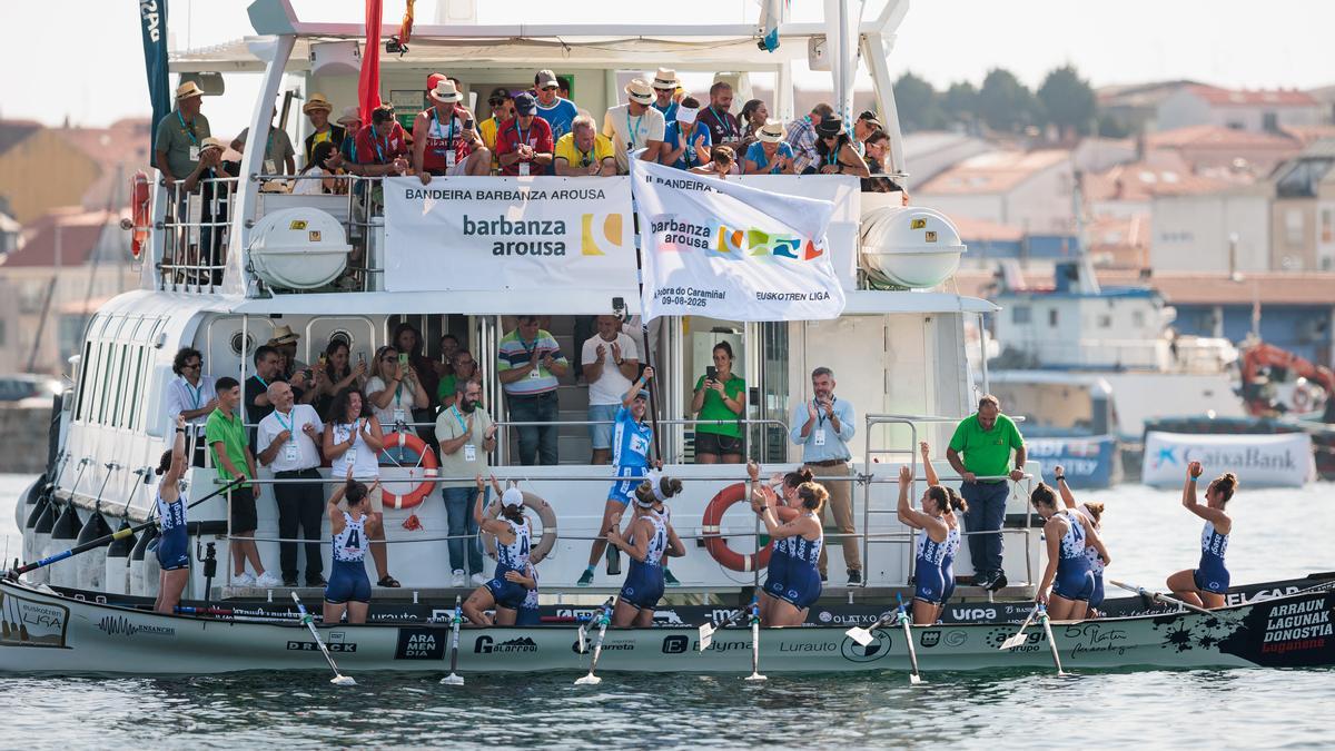 Arraun Lagunak ondeó la octava bandera liguera de la temporada.