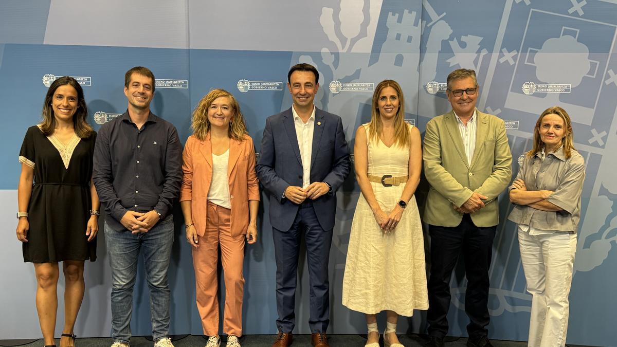 Participantes del acuerdo de Adhesión de los Ayuntamientos de Amurrio, Arrasate y Ermua a los Espacios ZainSar.