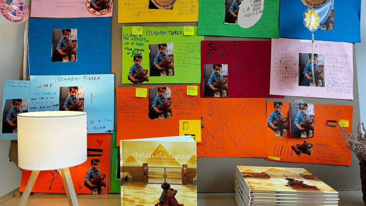 El corcho del colegio La Arboleda HLHI refleja la conmoción del aula.