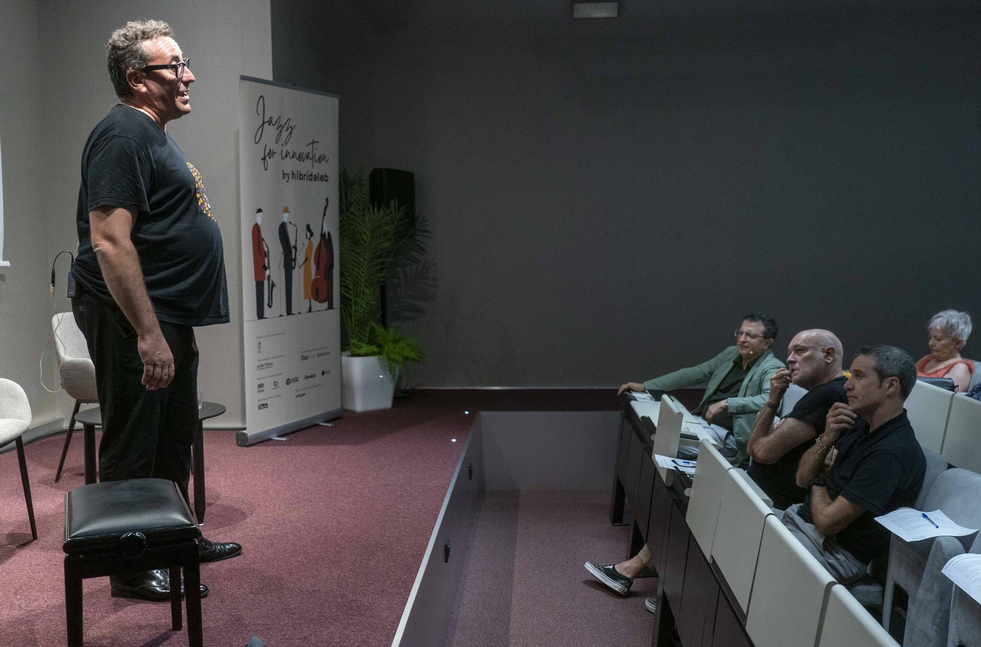 En imágenes: Pablo Mazuecos fue el encargado de dar la segunda conferencia del ciclo Jazz for Innovation by Hibridalab