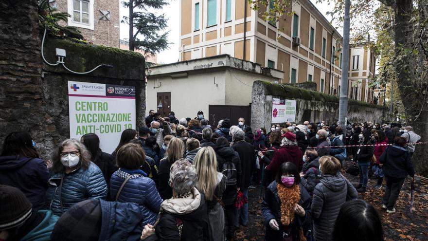 Italia multa desde este martes a los mayores de 50 no vacunados