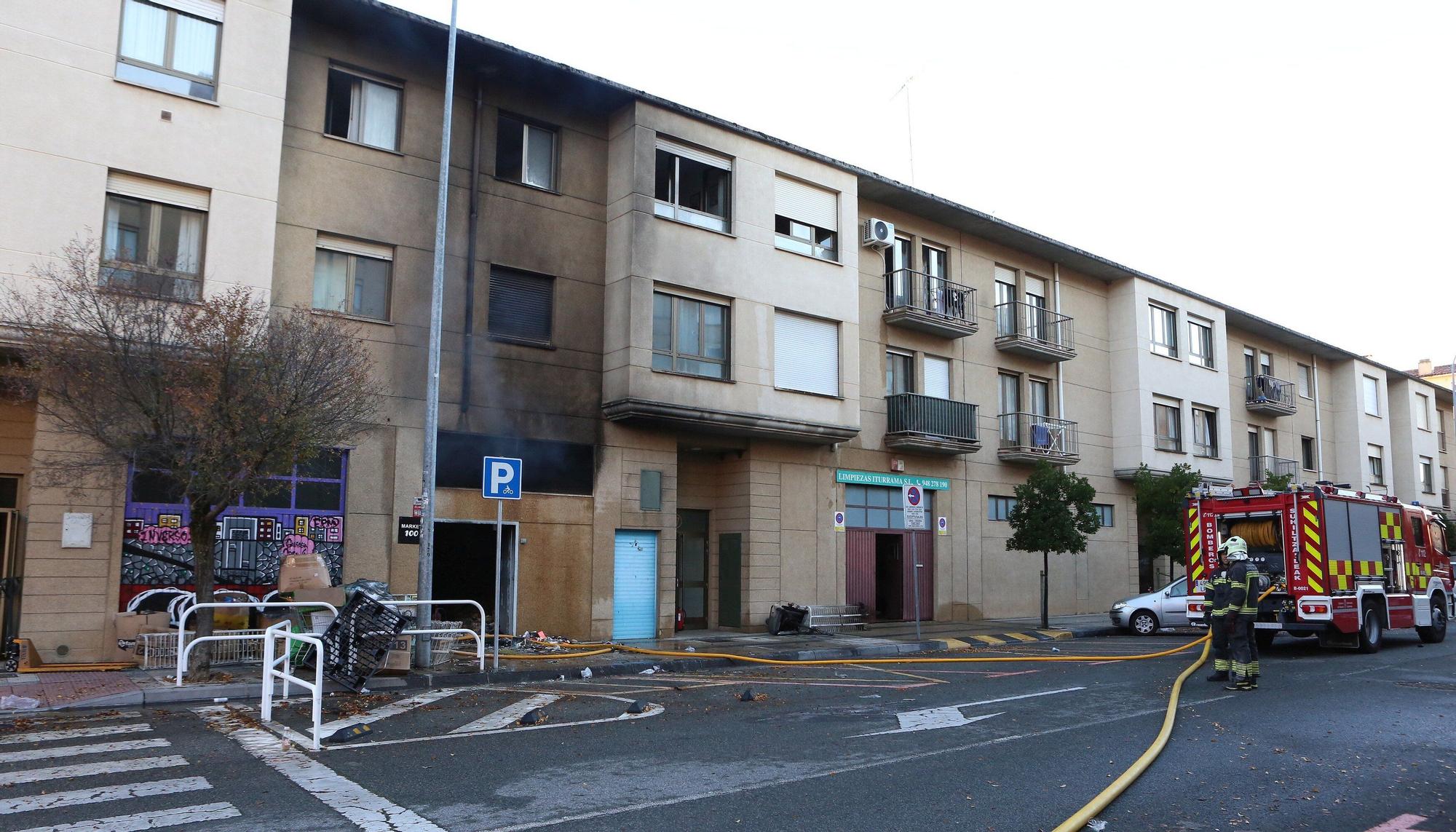 [FOTOS] Así ha quedado el bazar incendiado en la Rochapea