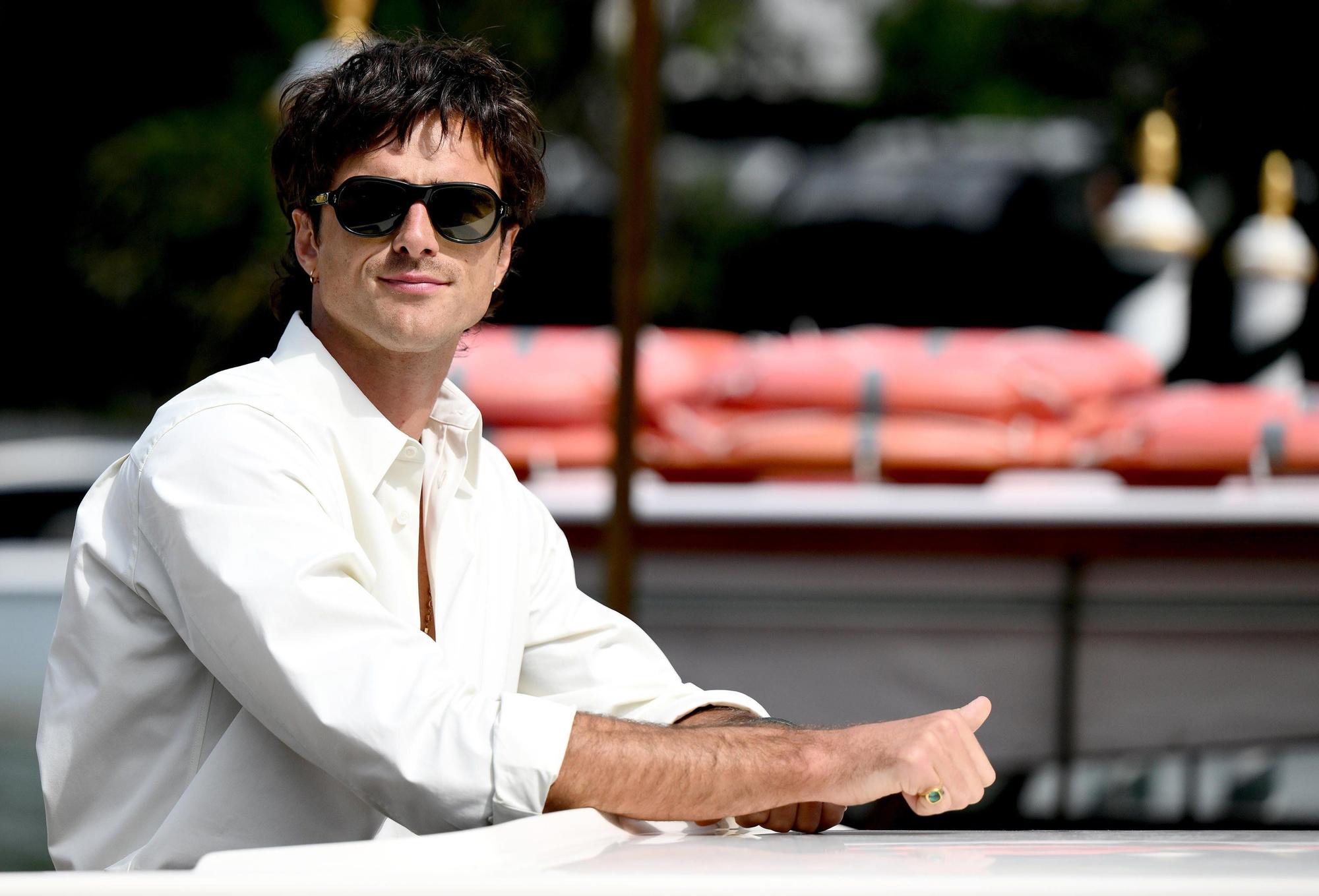 En fotos: el paseo triunfal de Jacob Elordi por la alfombra roja de Venecia