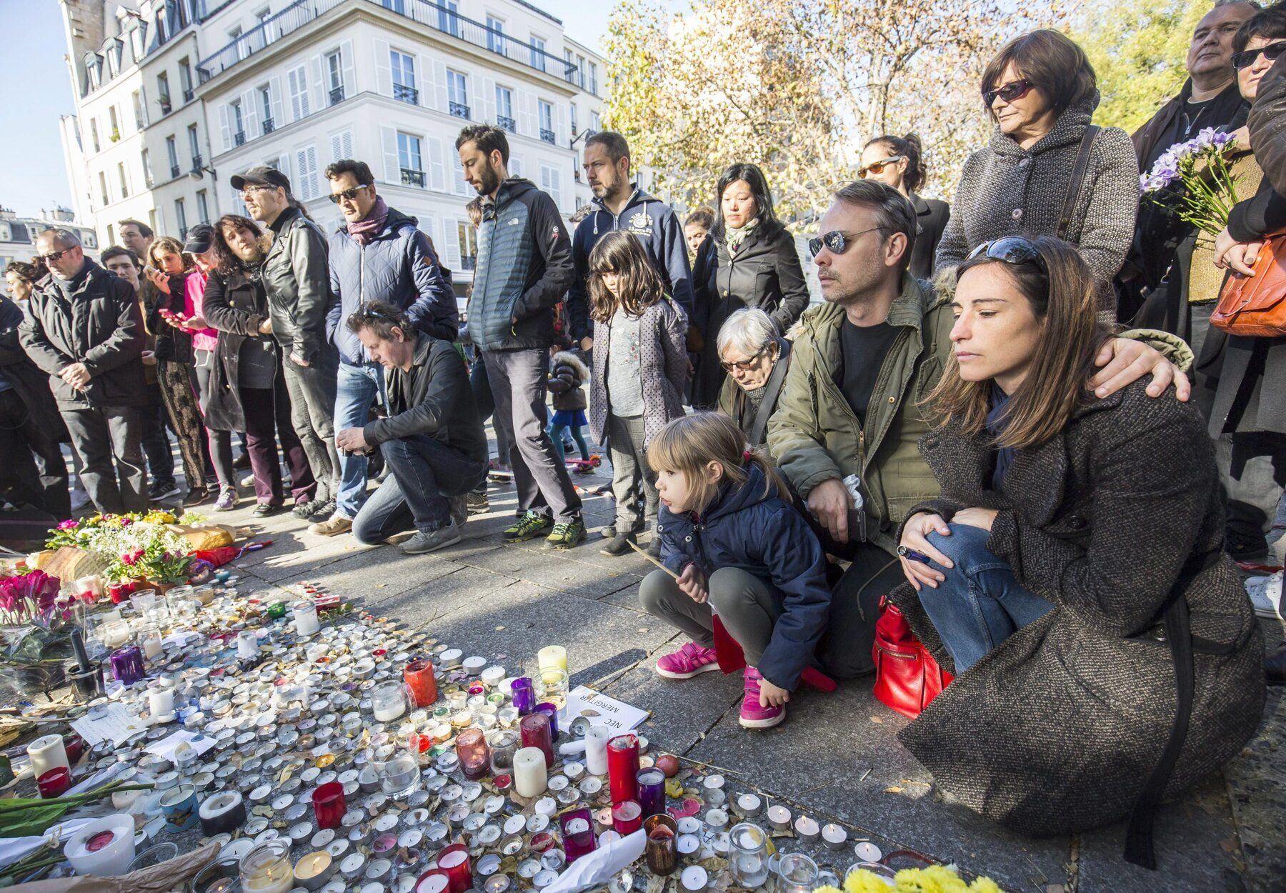 Francia recuerda a las víctimas de los atentados del 13N