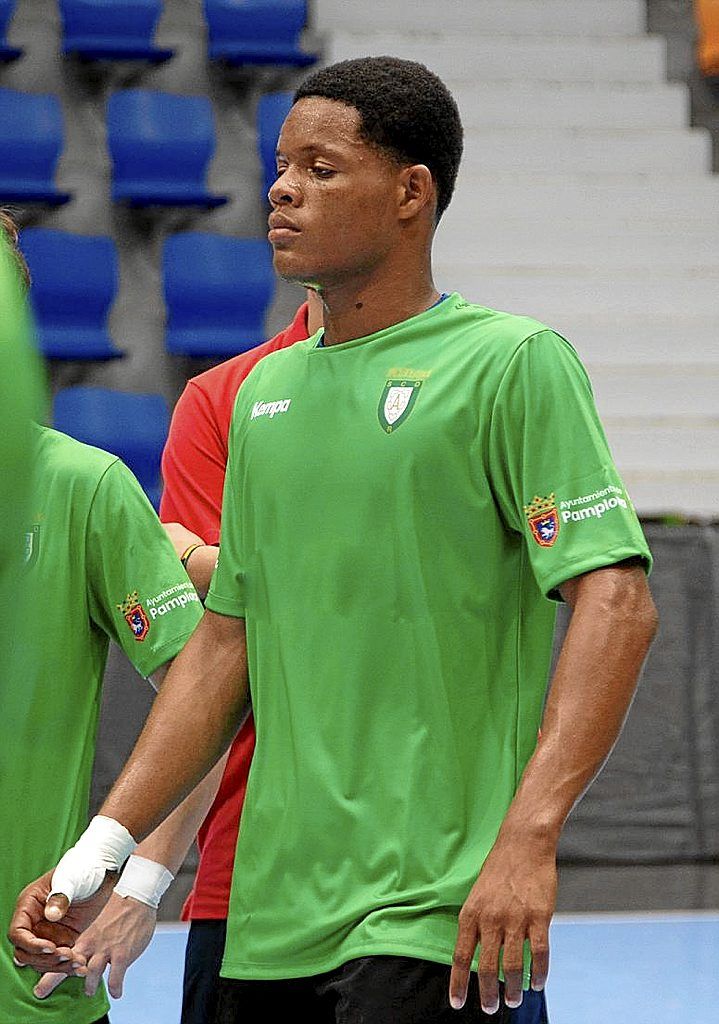 Piur Komasi entrenando con Anaitasuna B. | FOTO: ANAITASUNA