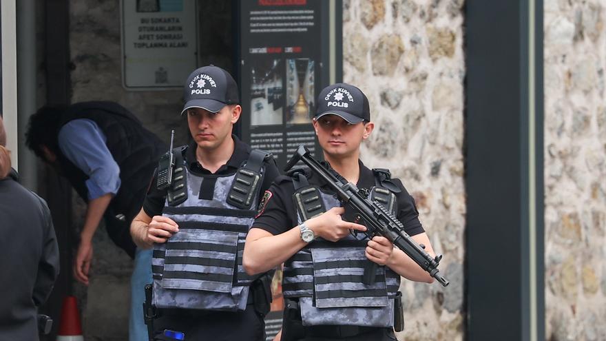 Un hombre mata a seis personas e hiere a otras ocho en un tiroteo en el sur de Turquía