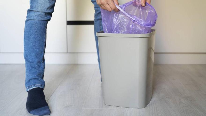 Fácil de limpiar e ideal para cocinas pequeñas: la alternativa de Ikea al cubo de basura tradicional solo cuesta 4 euros