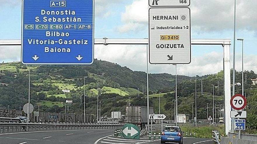 Lugar de la Autovía del Urumea, a la altura de Hernani, donde ayer perdió la vida un donostiarra de 24 años al salirse su moto de la calzada.