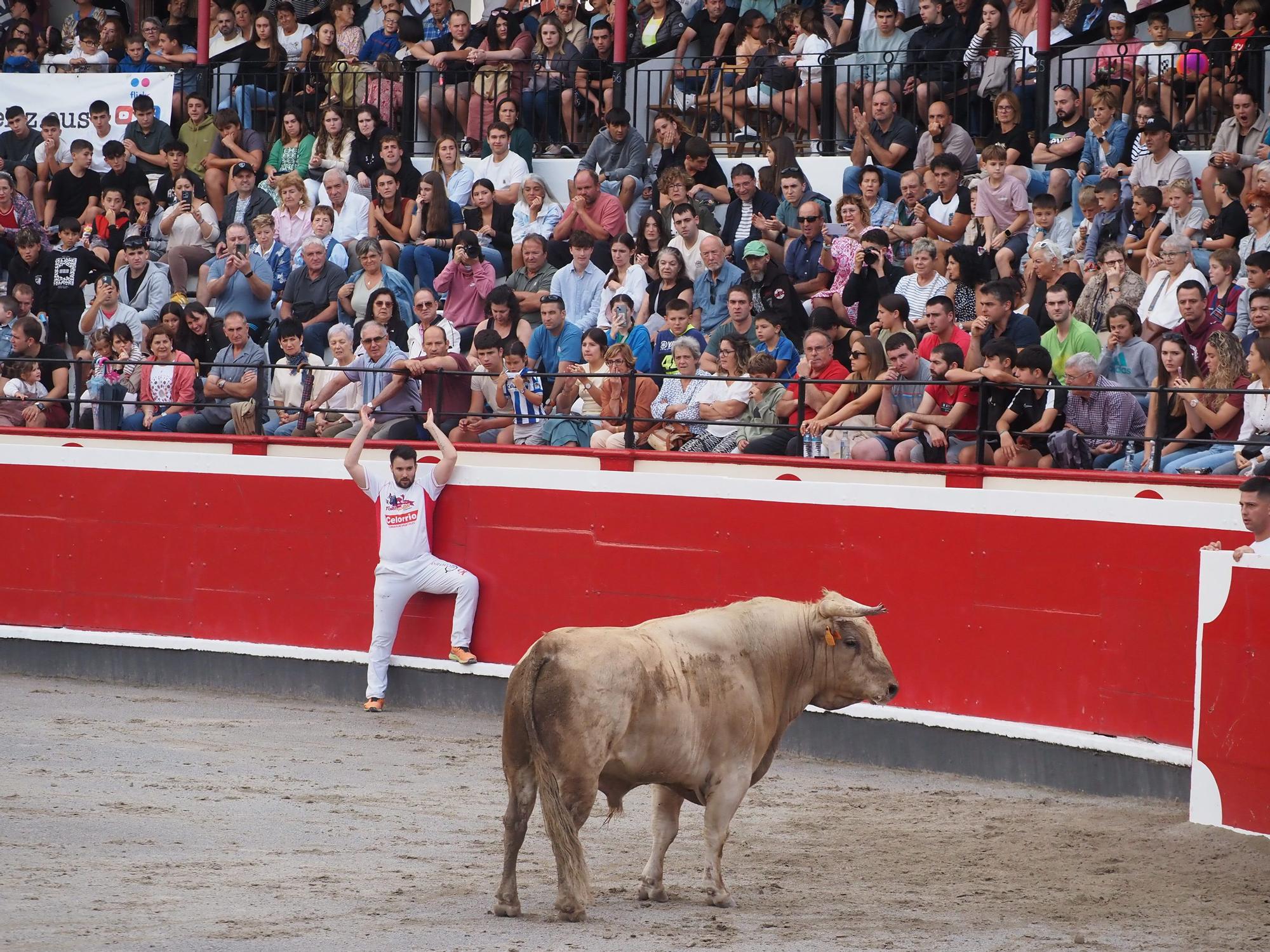 El extremeño Israel Pérez 'Ruso' se estrena con victoria en el Campeonato de Recortadores de Azpeitia