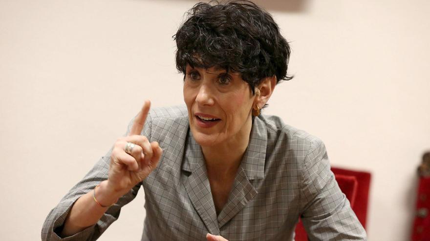 Proceso regulatorio, pensiones y corrupción: la ministra navarra Elma Saiz defiende un sistema "que es un faro"