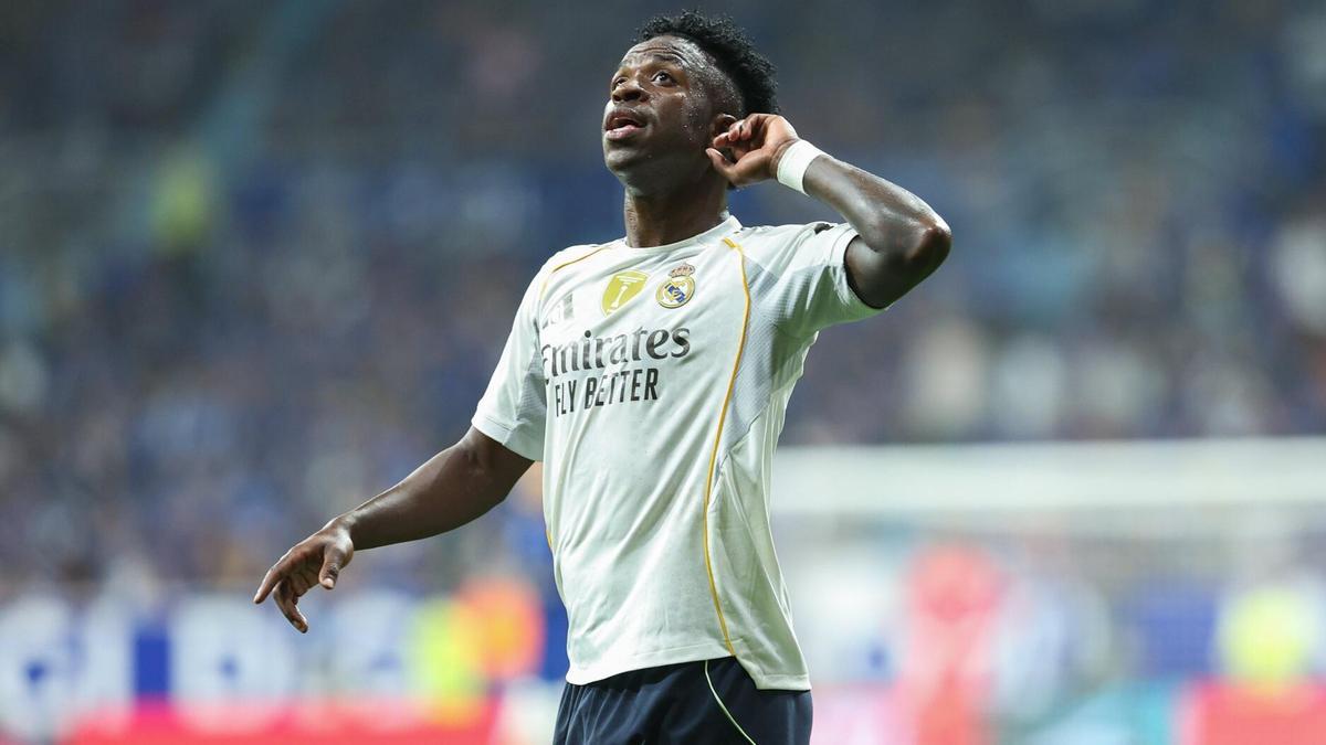 Vinícius Júnior celebra su tanto ante el Real Oviedo.