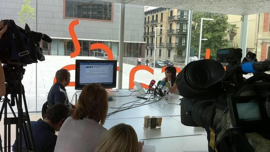 Diana Gonzáles, esta mañana durante la presentación a los medios de la nueva aplicación &quot;2.0&quot;.