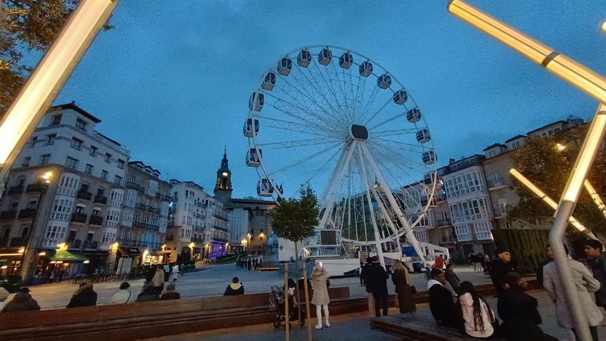 En imágenes: La noria ya está en Vitoria