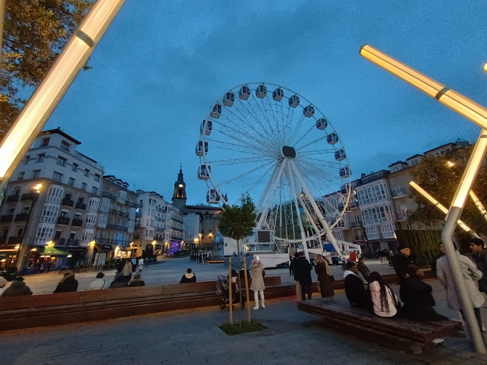 En imágenes: La noria ya está en Vitoria