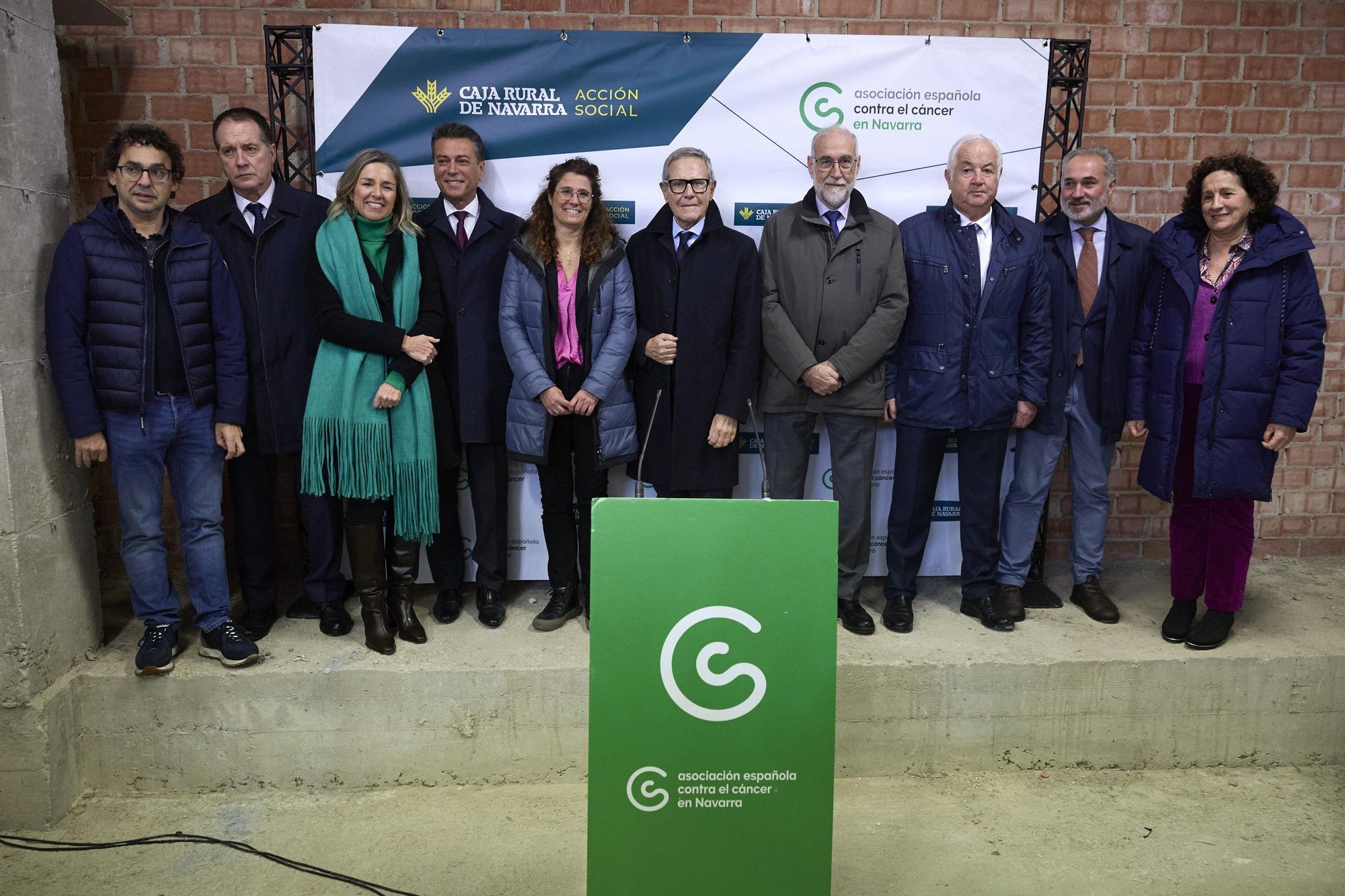 Colocación de la primera piedra del nuevo espacio abierto de la AECC 'La casa de la Vida'