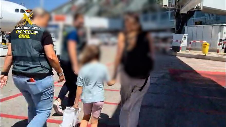 Detenido un padre por secuestrar a su hija en Mallorca y ocultarla en un maletero hasta Kosovo