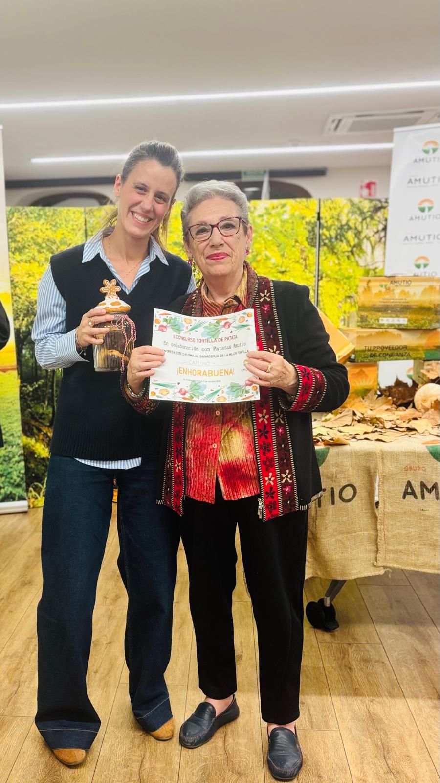 Camino Echávarri recibiendo el primer premio.