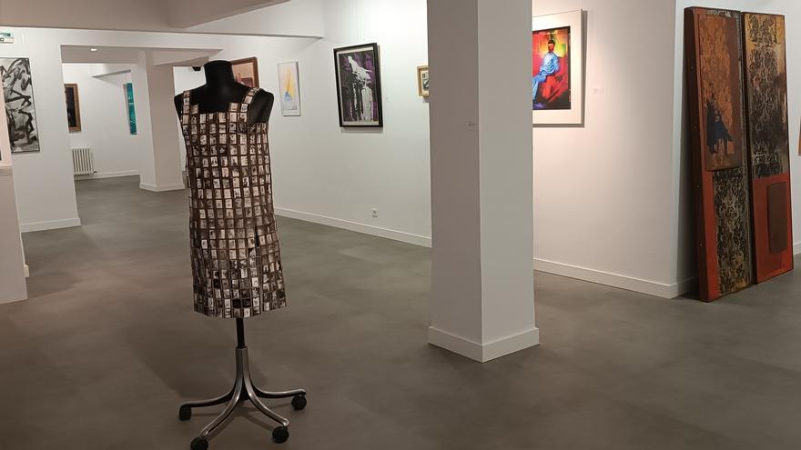 La sala de exposiciones fabril repasa 50 años de artes plásticas en Barakaldo