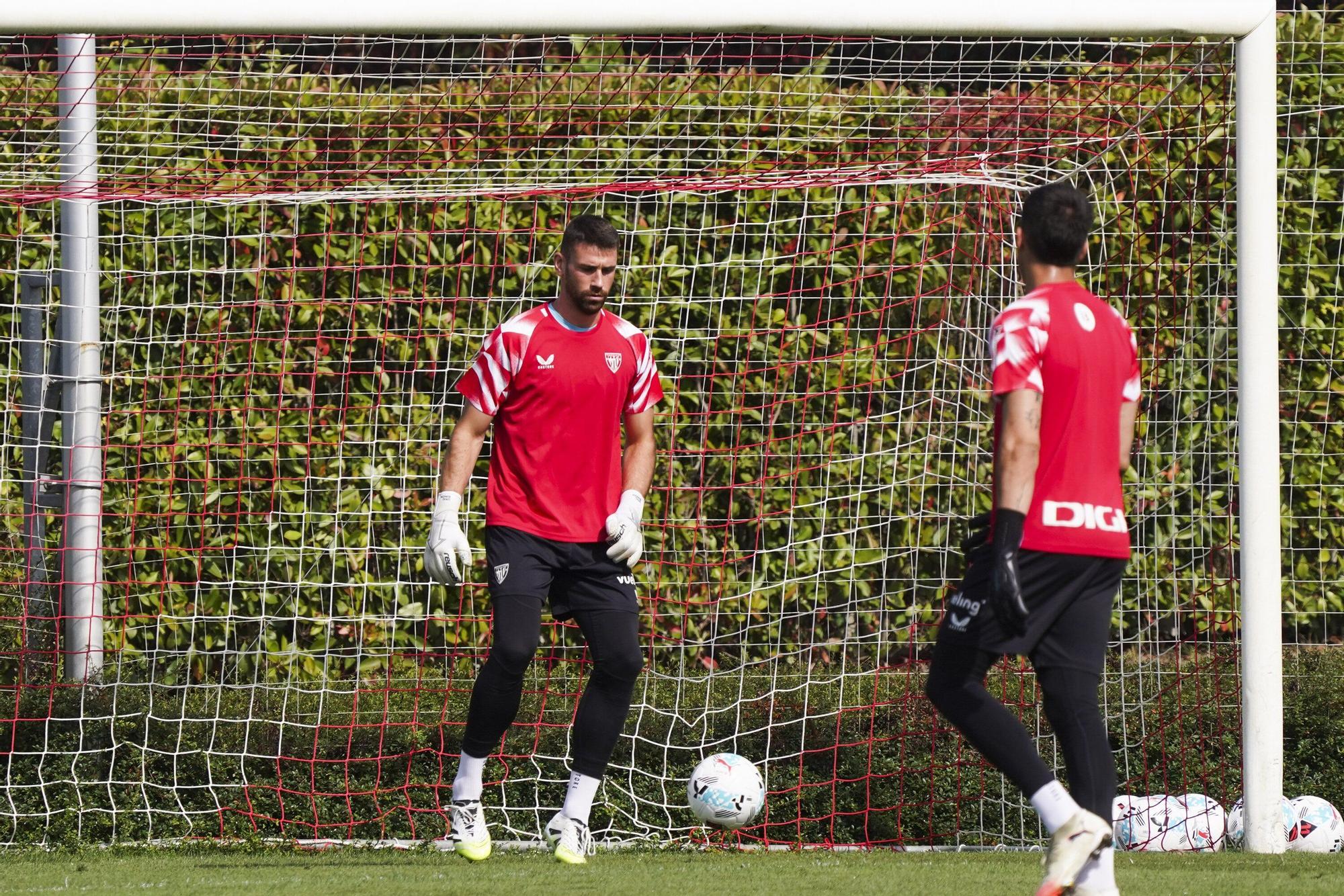 En imágenes: el Athletic entrena con Paredes y sin Adu Ares