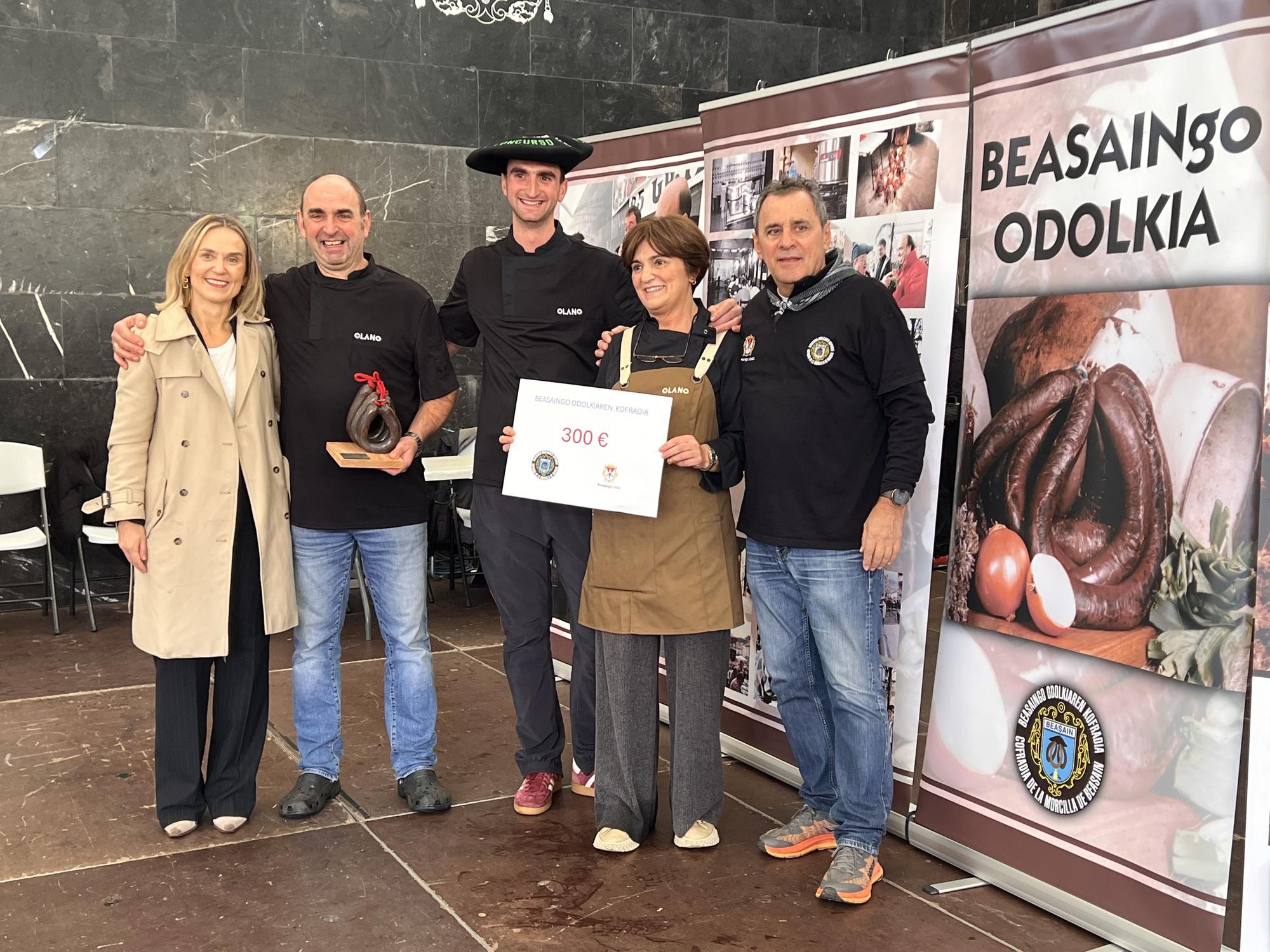Pese a la lluvia, Beasain disfruta de su morcilla