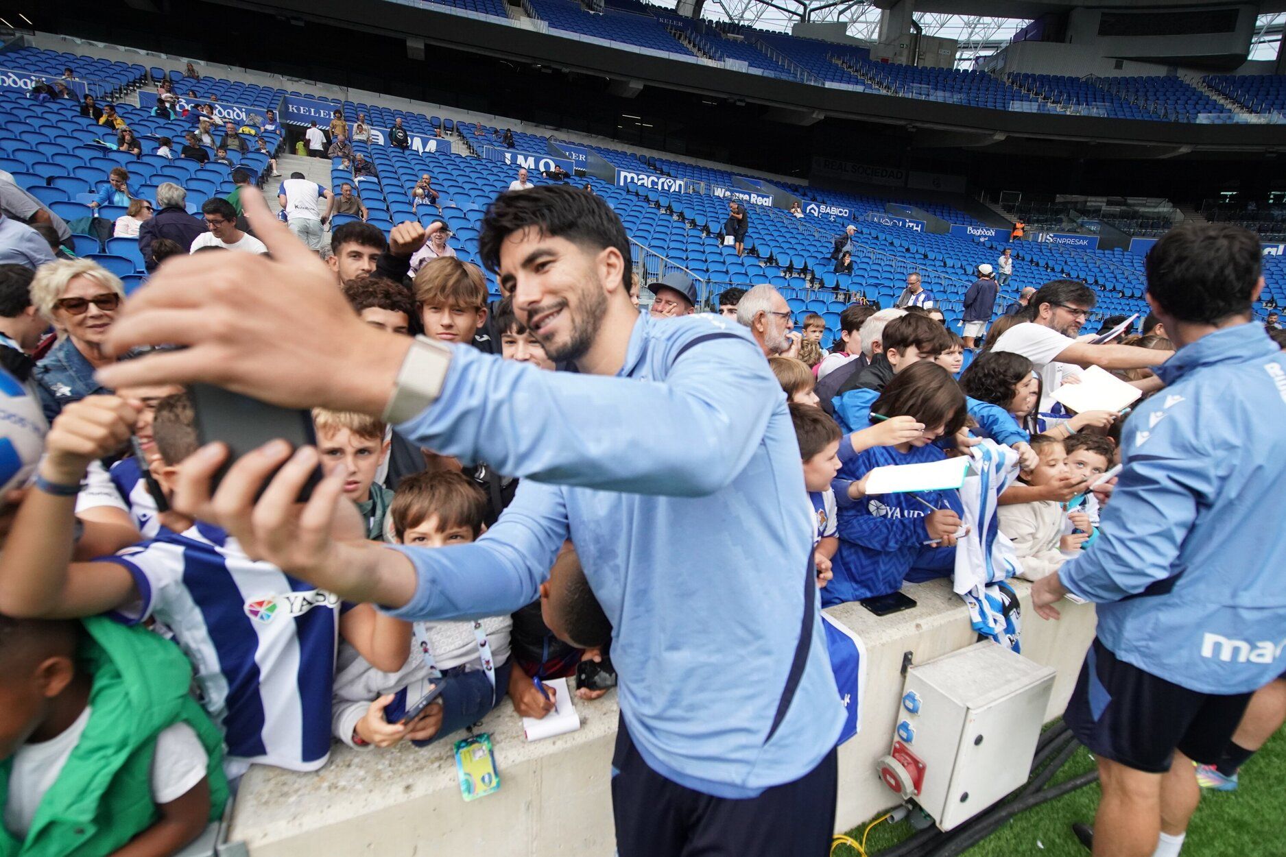 El entrenamiento de la Real a puerta abierta en Anoeta, en imágenes