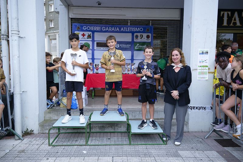 Castellers, gigantes y carrera popular en las Agorreko Santikutzak de Legazpi