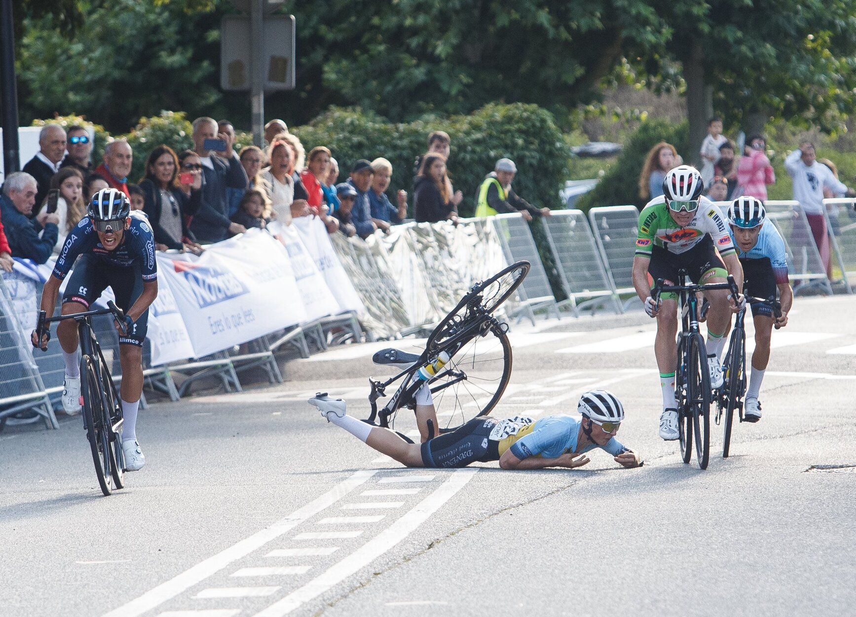 Imágenes de la llegada de la segunda etapa de la Vuelta a Pamplona