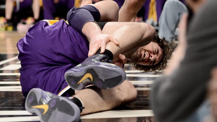 Pau Gasol acaba lesionado el partido contra los Nets
