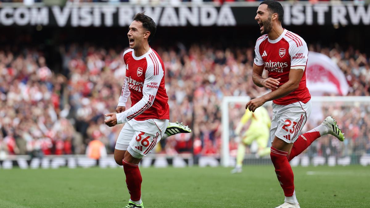 Mikel Merino, a la derecha de la imagen, celebra el primer gol de su compañero Martín Zubimendi el pasado sábado ante el Tottenham