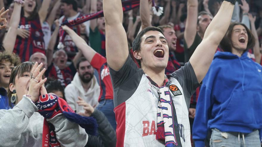 Paolo Galbiati y el equipo reciben el homenaje de la afición
