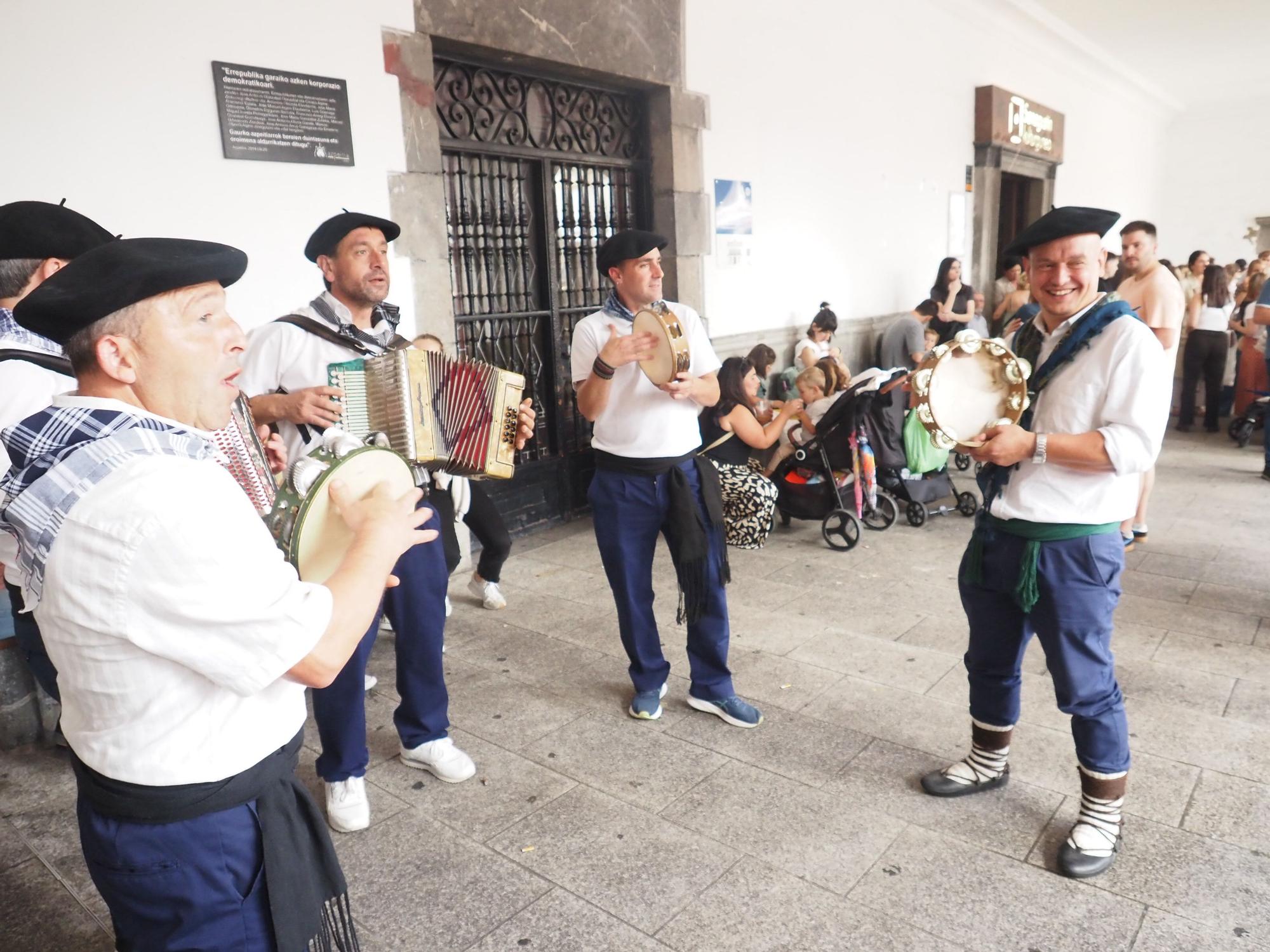 Fiesta total en Azpeitia en el Baserritarren Eguna