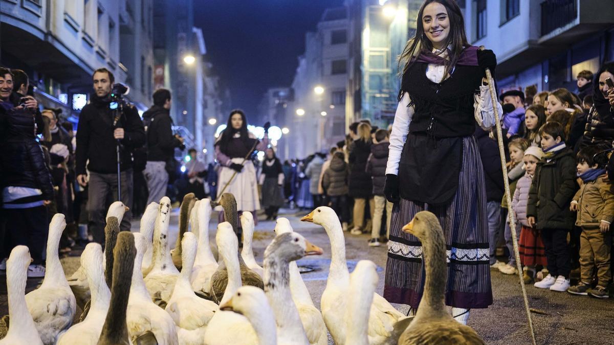 Ocas en la kalejira de Olentzero de Iruña.